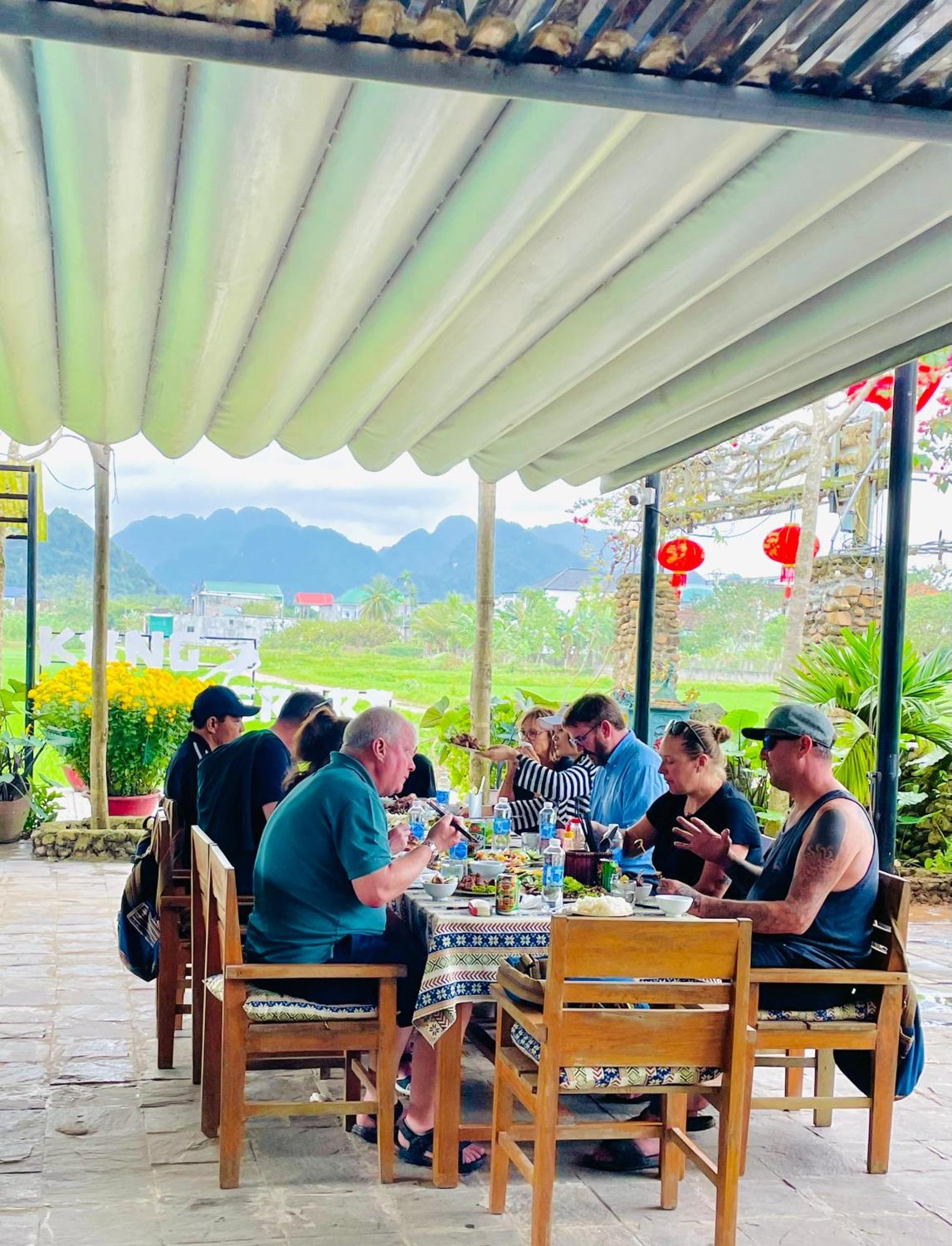 Jungle Boss Travel Lodge Phong Nha Esterno foto